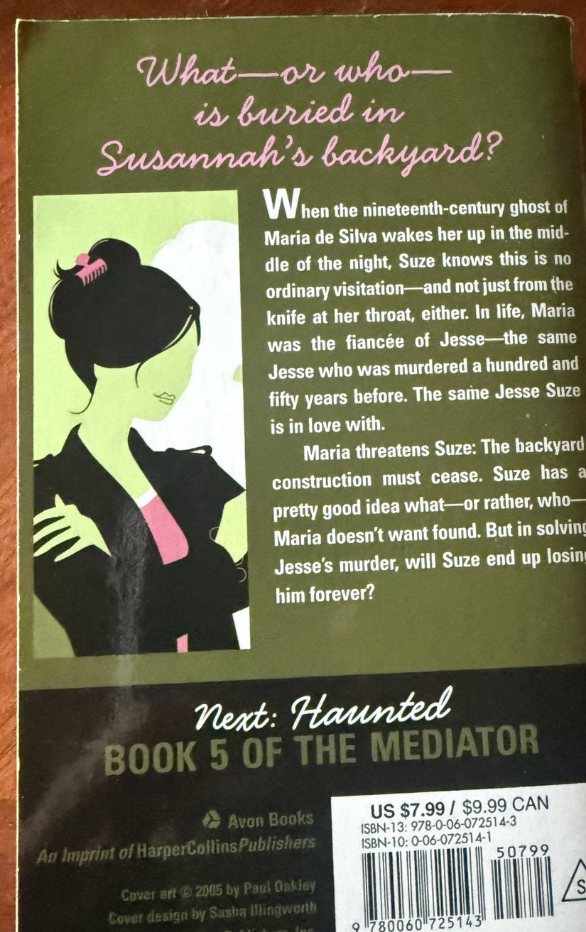 Back cover of The Darkest Hour by Meg Cabot, Book 4 in The Mediator series.
